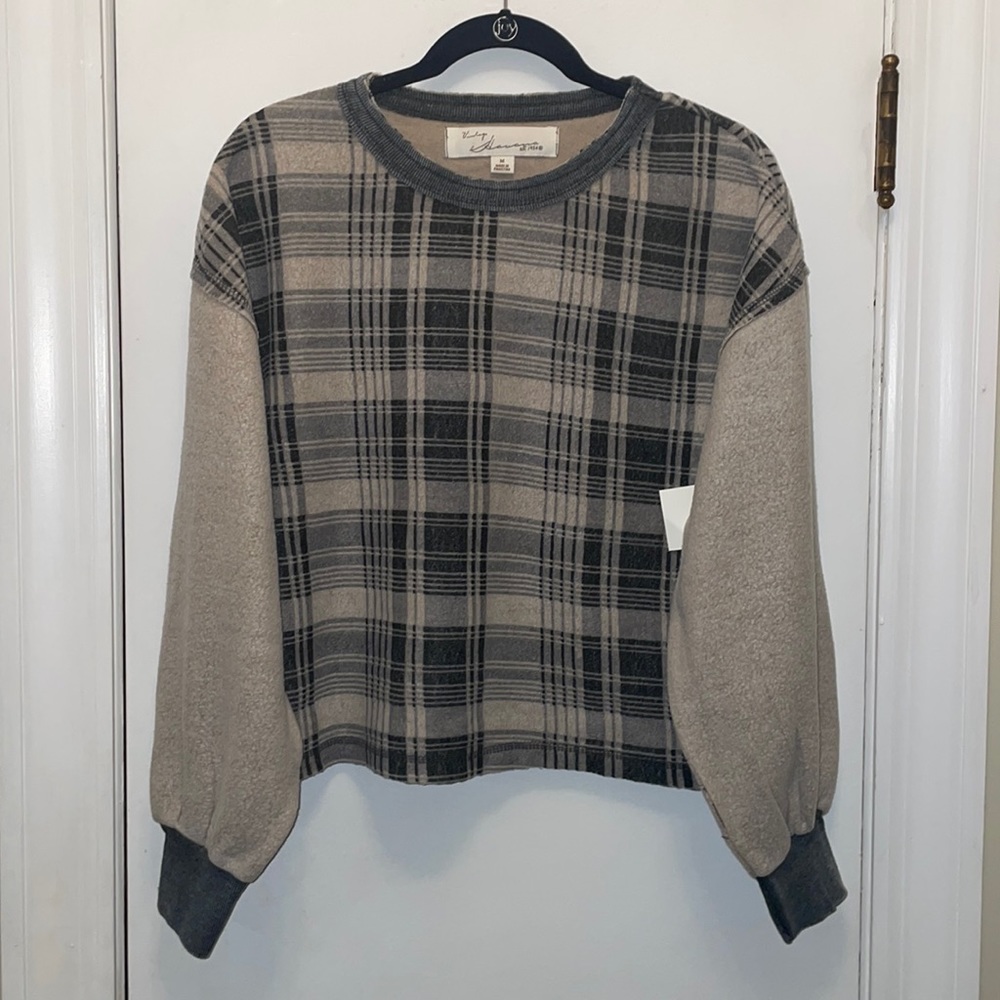 Vintage Havana Crewneck Sweater Tan Gray Soft Knit Cozy Fall Neutral Chic